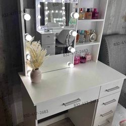 New Drawer Make Up Vanity With Shelves 