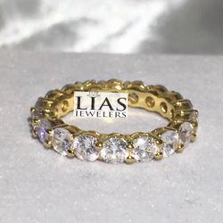 New 18k Yellow Gold Wedding Ring 