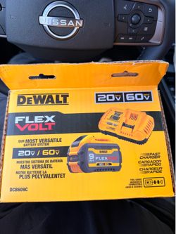 DEWALT FLEXVOLT 20V/60V MAX 9.0Ah Battery and Charger Starter Kit DCB609C