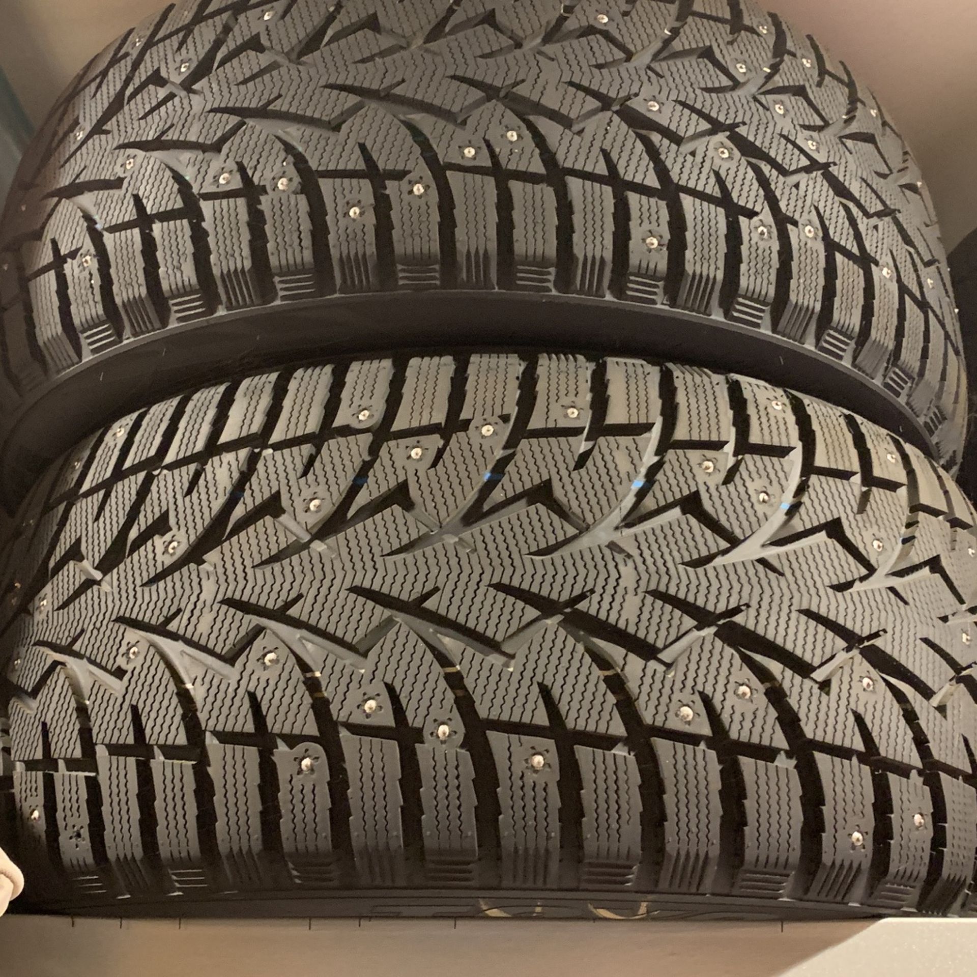 (2) 275/40/19 Studded Snow Tires