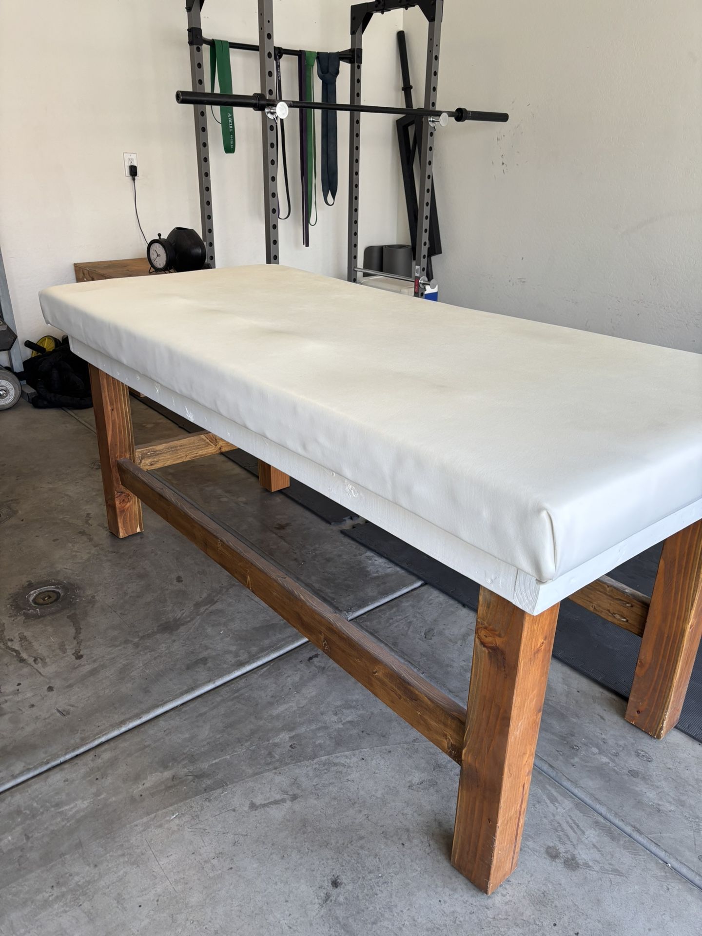 Aesthetician/massage Bed