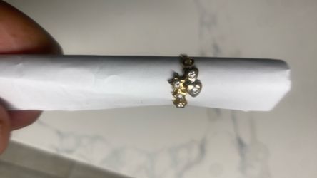 14K Ring With Sparkling Rocks