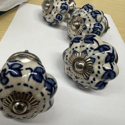 Set Of 4 Knobs