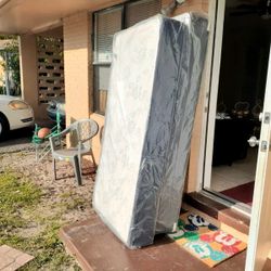 NEW TWIN-SIZE MATTRESS AND BOX SPRING