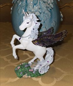 Hamilton Collection Jeweled Reflections Amethyst Splendor Unicorn Pegasus in box w/ Certificate of Authenticity.