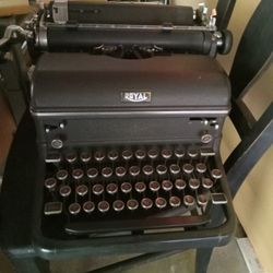 Royal Typewriter 