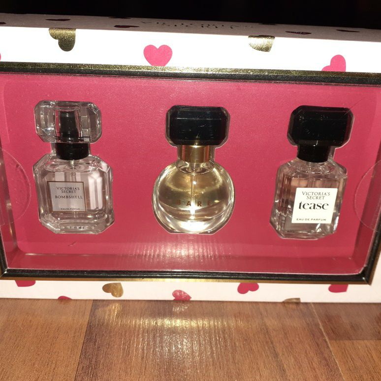 Victoria's Secret Deluxe Mini Fragrance Trio, Eau de Parfume Giftset for  Women, Includes Bombshell, Bare and Tease Mini Perfumes