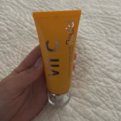 Rodial Vit C Papaya Enzyme Scrub