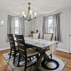 Dining table & 4 Chairs