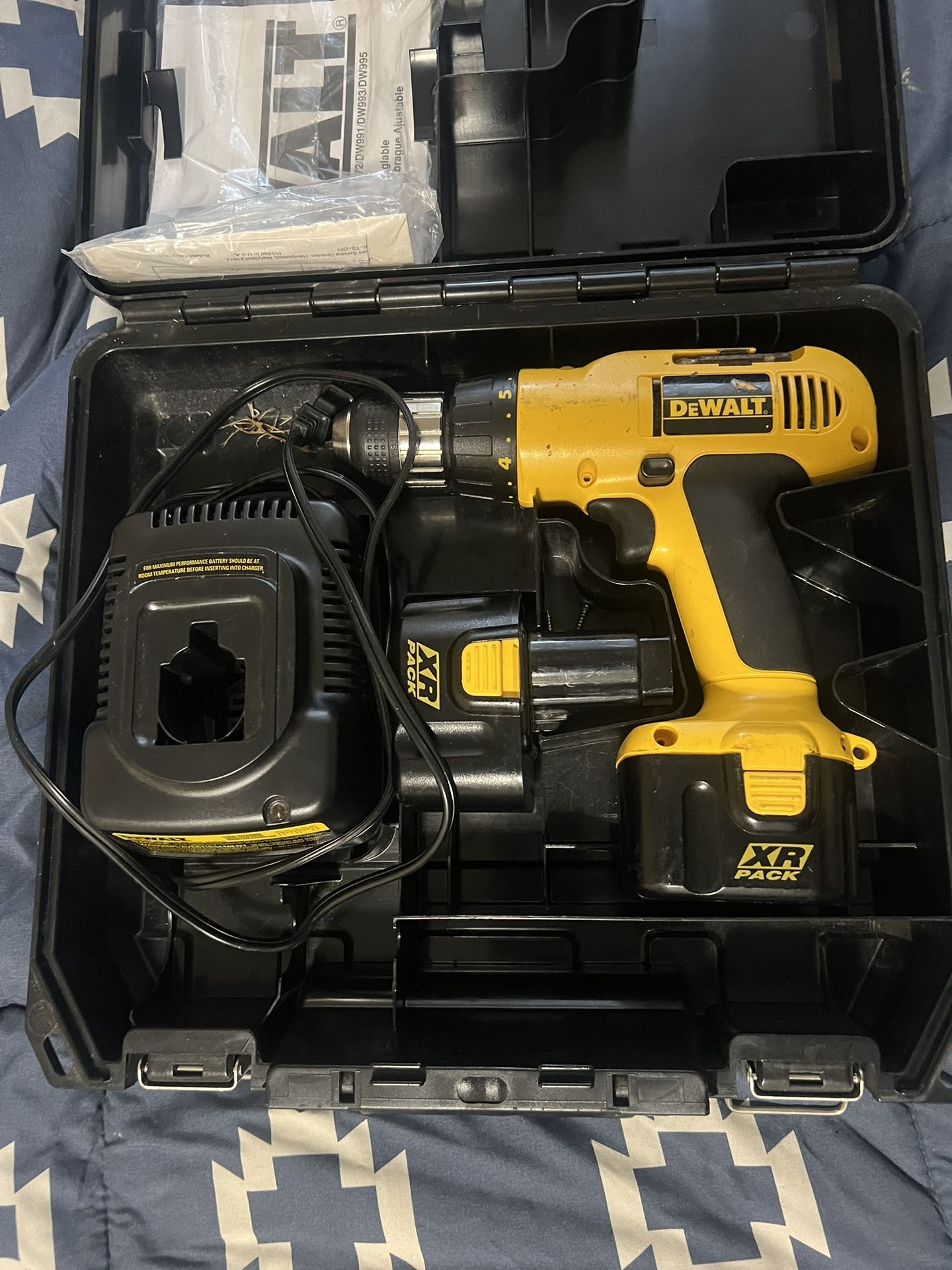 18V DeWalt Drill (2 Batteries & Charger)