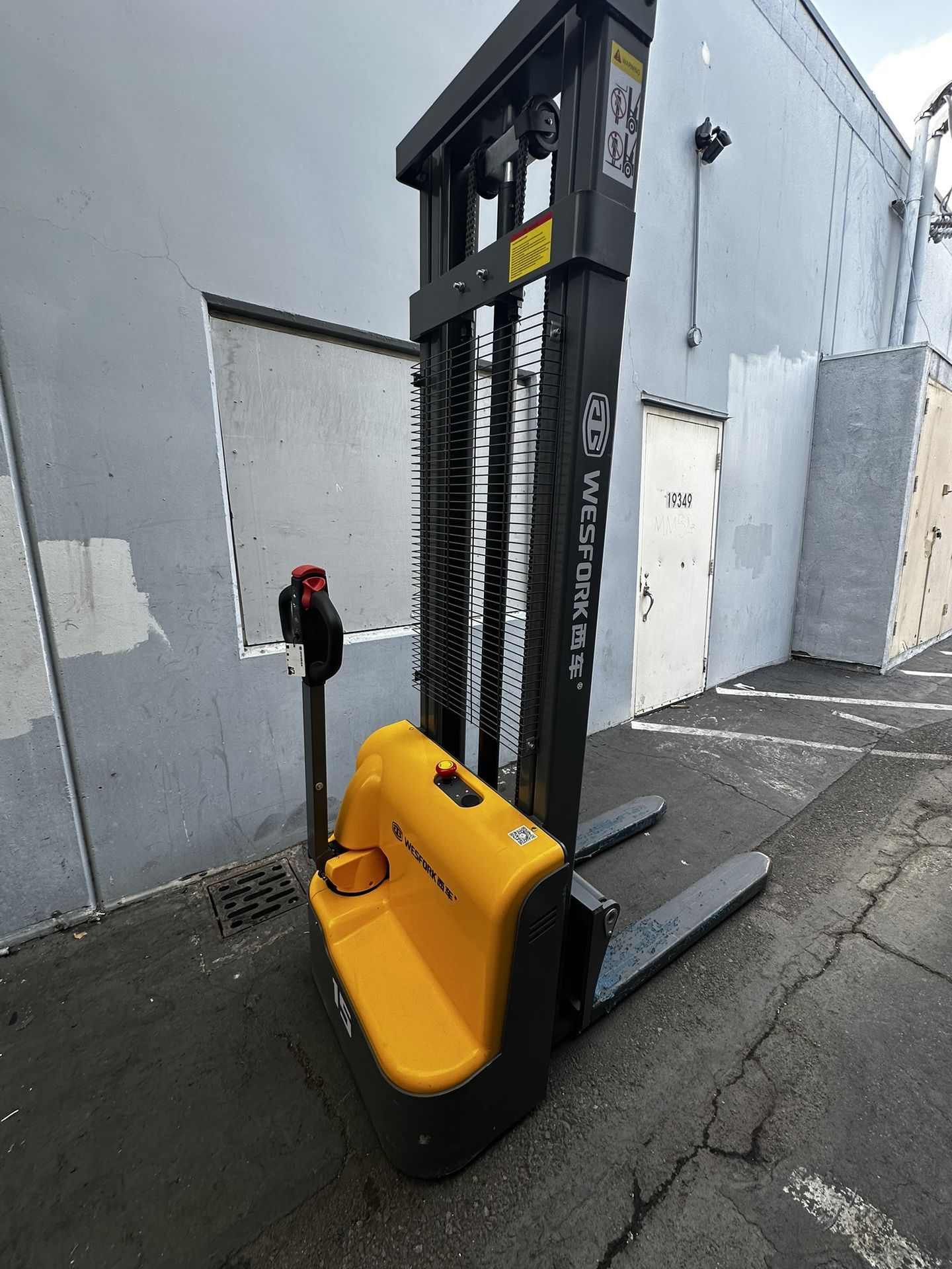 WESFORK PS15A Electric Pallet Stacker – 1.5 Ton Capacity – Like New