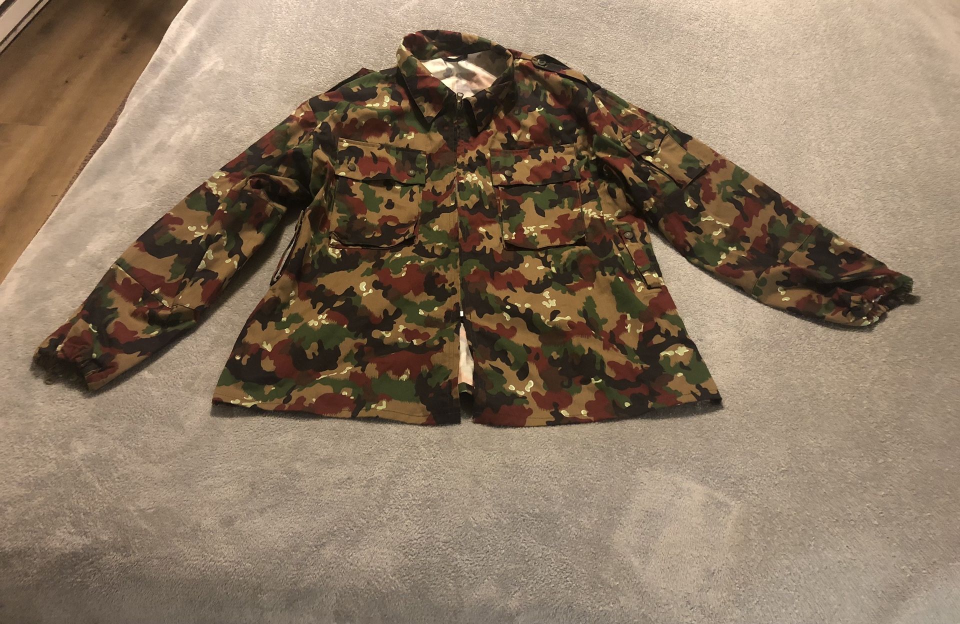 Men’s Camo Hunting Jacket Fall Foliage Color L/XL