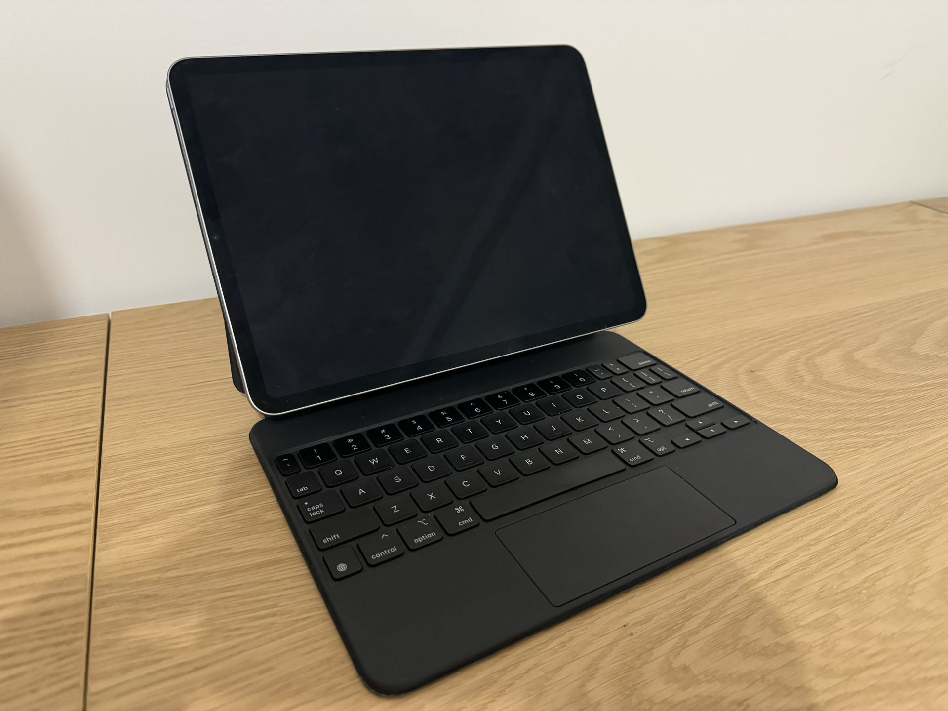 iPad Pro 11 (2022) M2 Chip + Magic Keyboard 