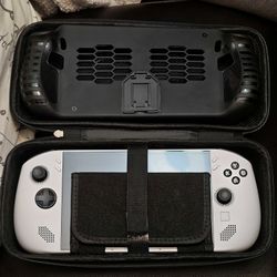 Legion Go S 8" 32 GB with 1 TB SSD 120Hz Gaming Handheld - AMD Ryzen Z2 Go  Windows