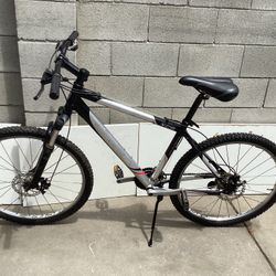 26” Mountain North Rock Disc Braks Bike For Mens 8 Speeds Excellent Condition $145