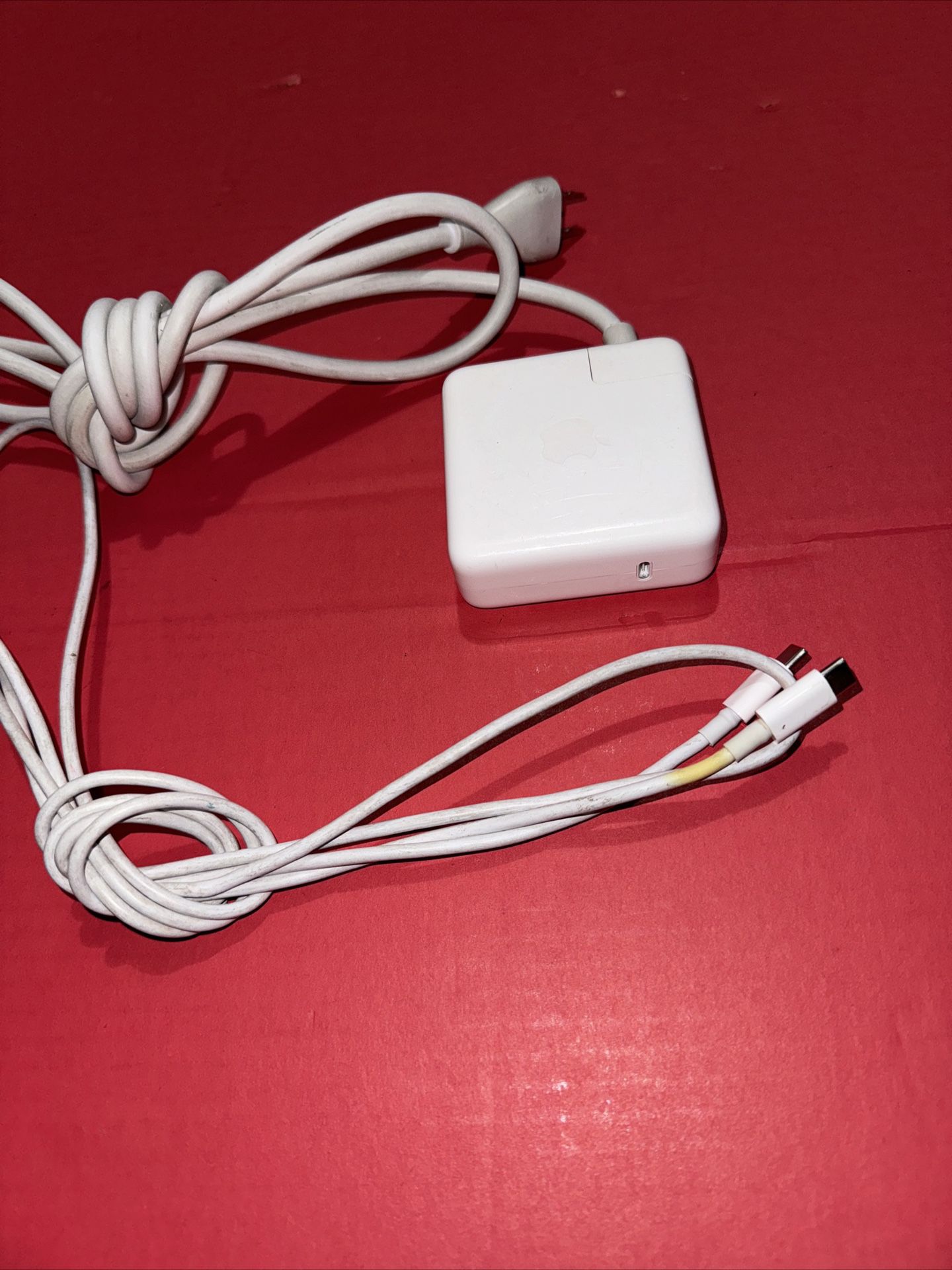 Apple original A1947 61W USB‑C Power Adapter for MacBook Pro - White