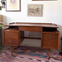 RARE 1960s Mid-Century Modern Mainline by Hooker Walnut Desk – Floating Top