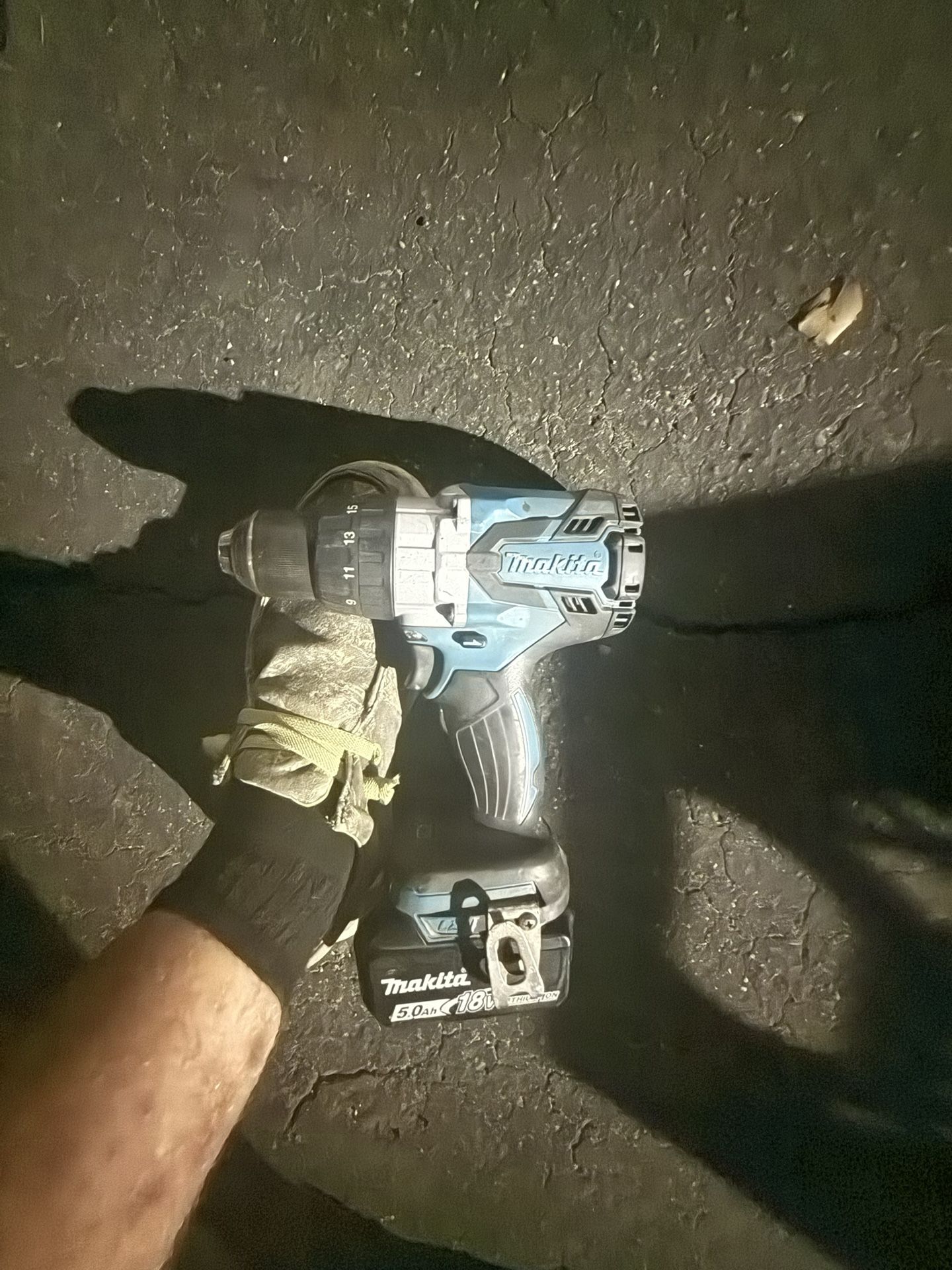 Makita LXT 18v W/ 5.0 ah Battery Cordless Drill.