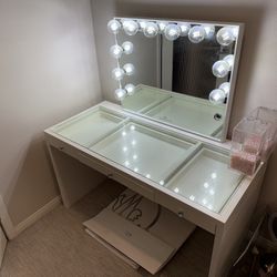 Make Up Desk With Lights
