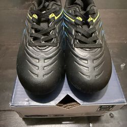 DSG Kids Soccer Cleats Size 9K