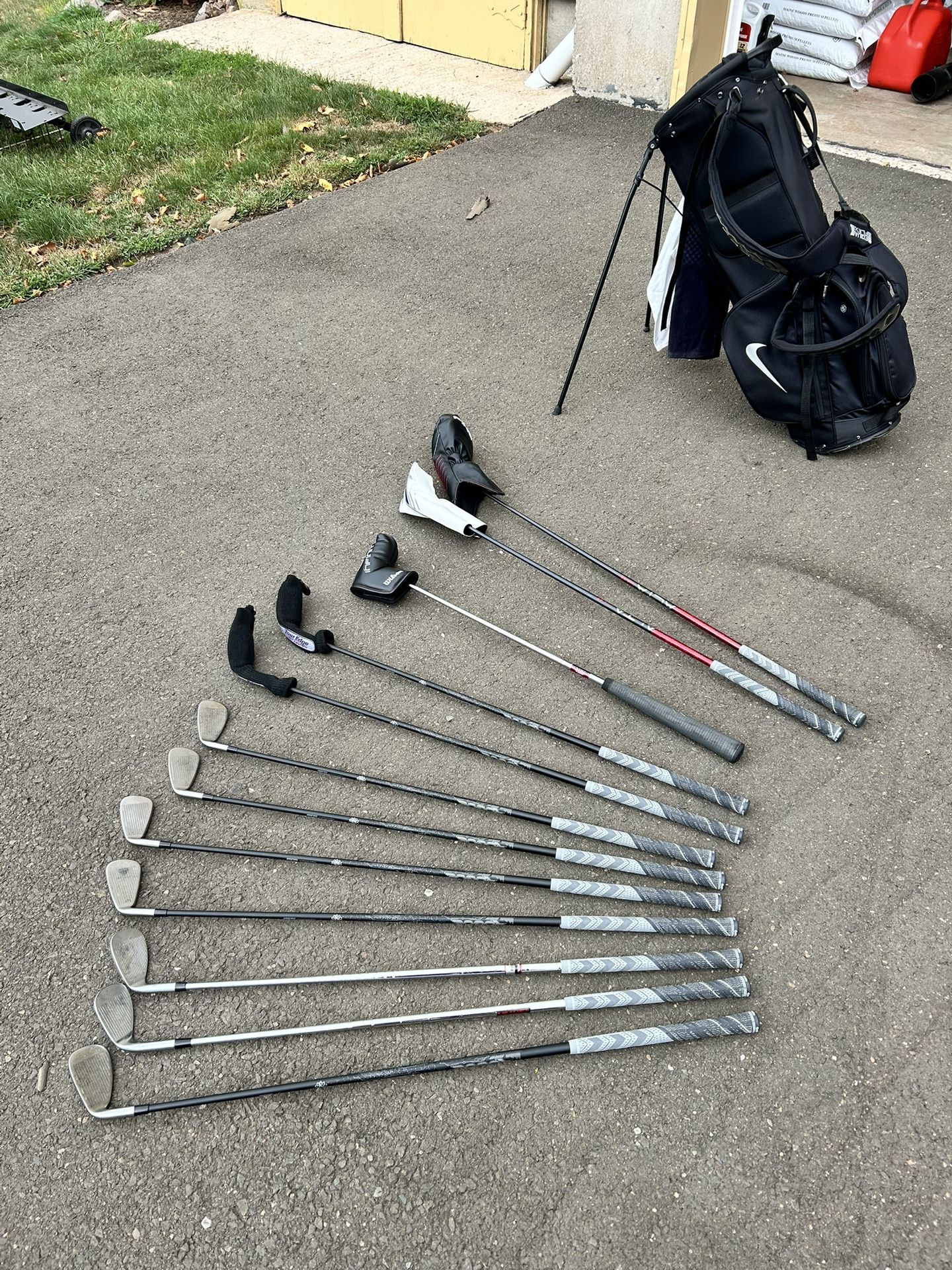 Tour Edge C521 Series complete golf set with Nike bag & travel bag!