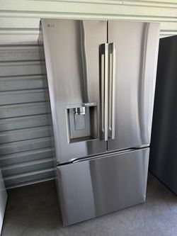 Refrigerator NEW counter depth