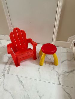 Silla y banquito para niños