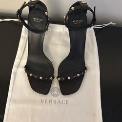 Versace Sandals Size 39  Perfect Condition 