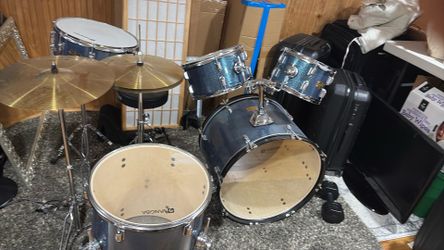 5 pieces of drum set