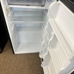 Igloo mini fridge with freezer
