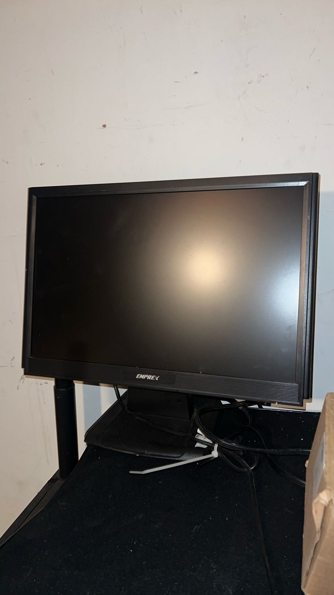 Emprex LM-2201 22-inch Widescreen LCD Monitor.
