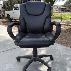 Black Desk Chair
