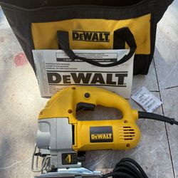 DEWALT Variable Speed Orbital Jig Saw Kit with Bag-DW317-New/Never Used, 5.5 Amp, 4 Position, 8’ Cord