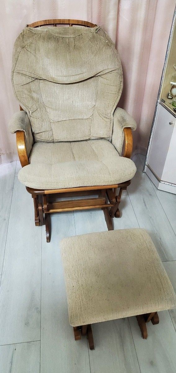 Rocking chair with ottoman 