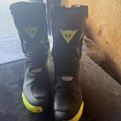 Dainese Motorcycle Boots / Full Metal 6 Gloves 