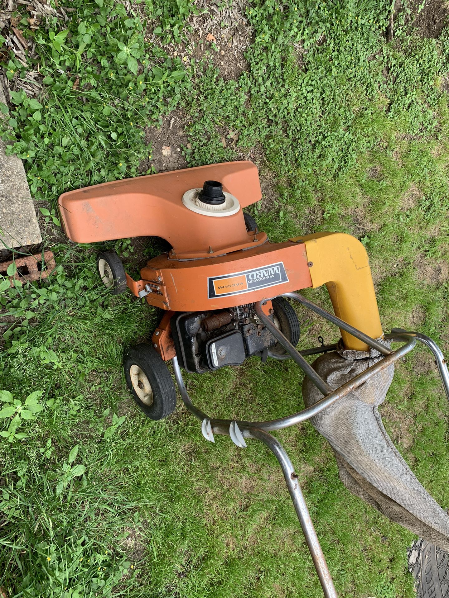 Montgomery Ward Yard Vacuum for Sale in Universal City, TX OfferUp