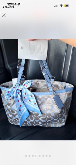 🤍 Coach Signature Tote Bag – Like New / Brand New Condition 🤍