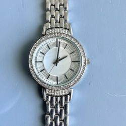 Silver Tone Ladies watch Metal Band Round Face Silver /rhinestones  Japan New Battery