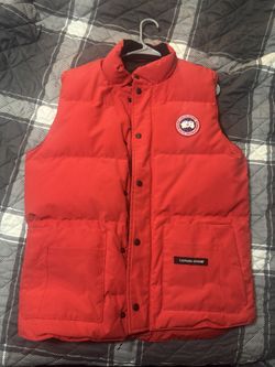 Red Canada Goose Vest Size Medium