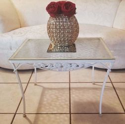 Beautiful accent table Glass Metal White