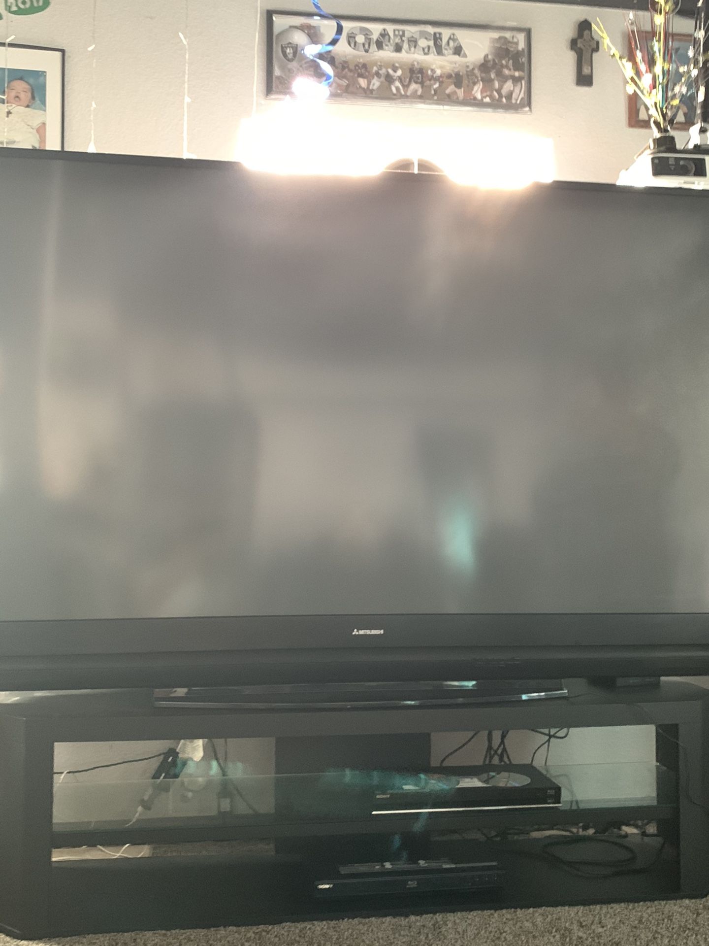 82” 3D Mitsubishi Tv