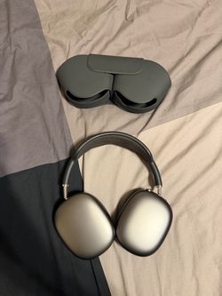 Apple AirPods Max Silver Headphones with Case