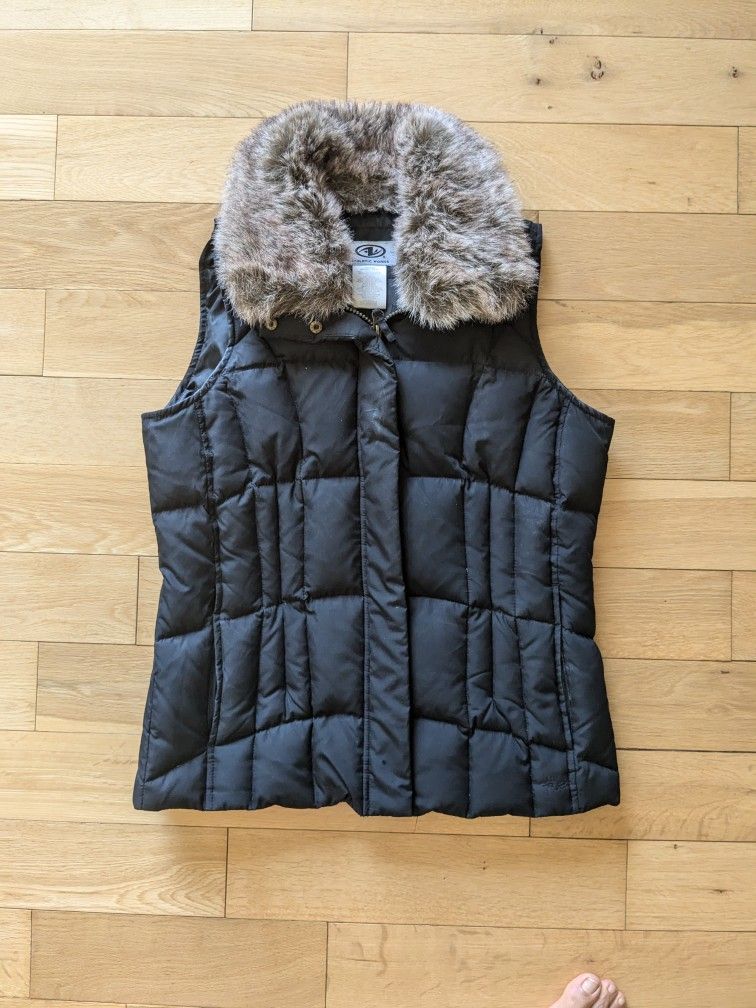 Athletic Works Down Puffer Vest w Detachable Faux Fur High Collar Women. Black Small 4-6. Stylish !