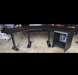 Nucleus Audio Studio Desk - Ultimate Support
