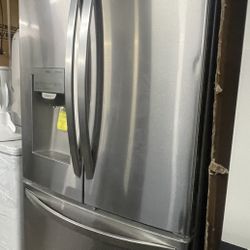 Lg French door THINQ new Open Box refrigerator Counter Depth 