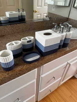Blue and white Bathroom Set