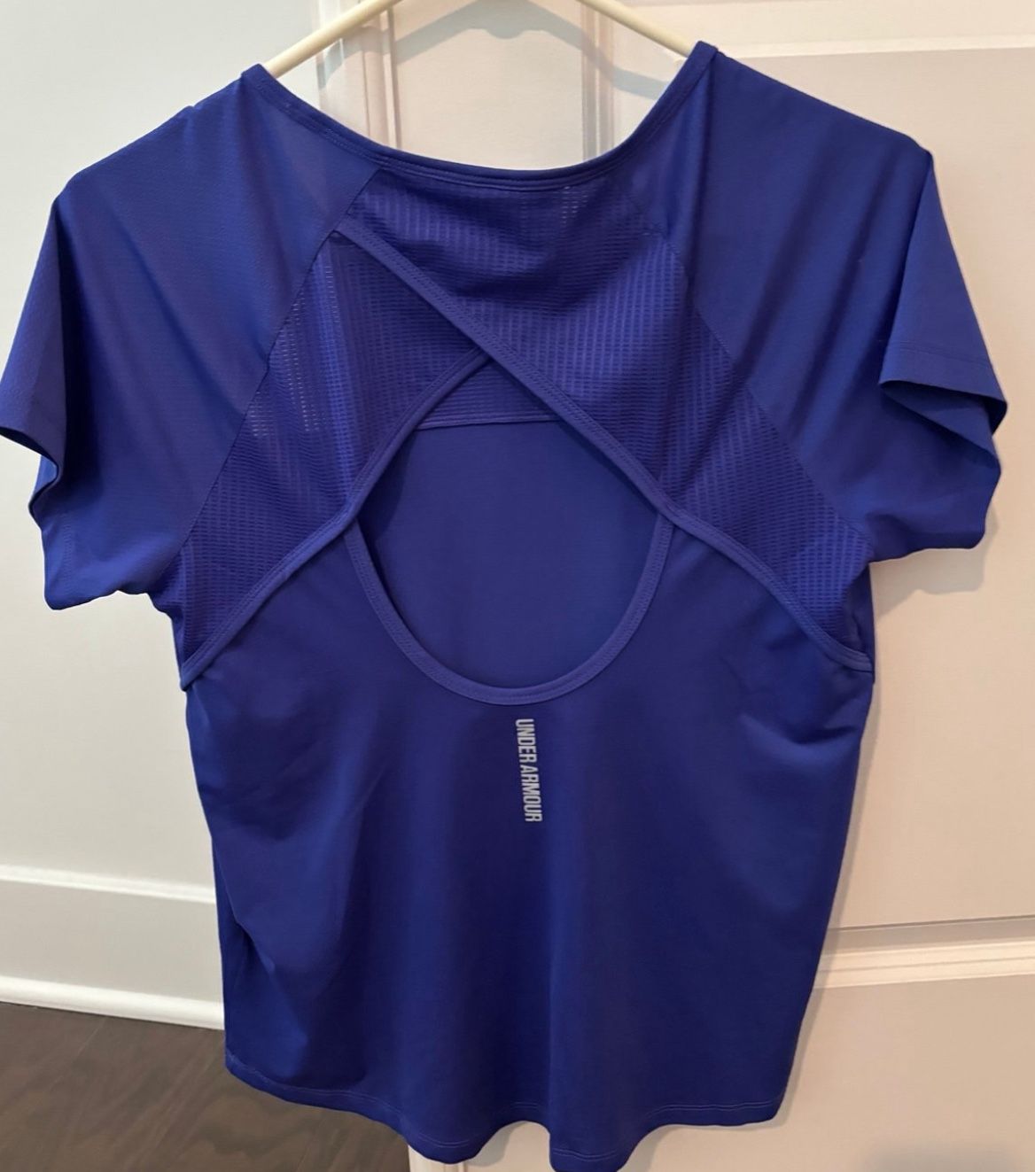 NWOT - Under Armour Women's shirt w/ open back, Size Medium **best offer, not free**