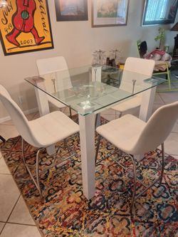 Barely used mint condition white leather hightop dining table 2 tier glass top modern chic zero flaws
