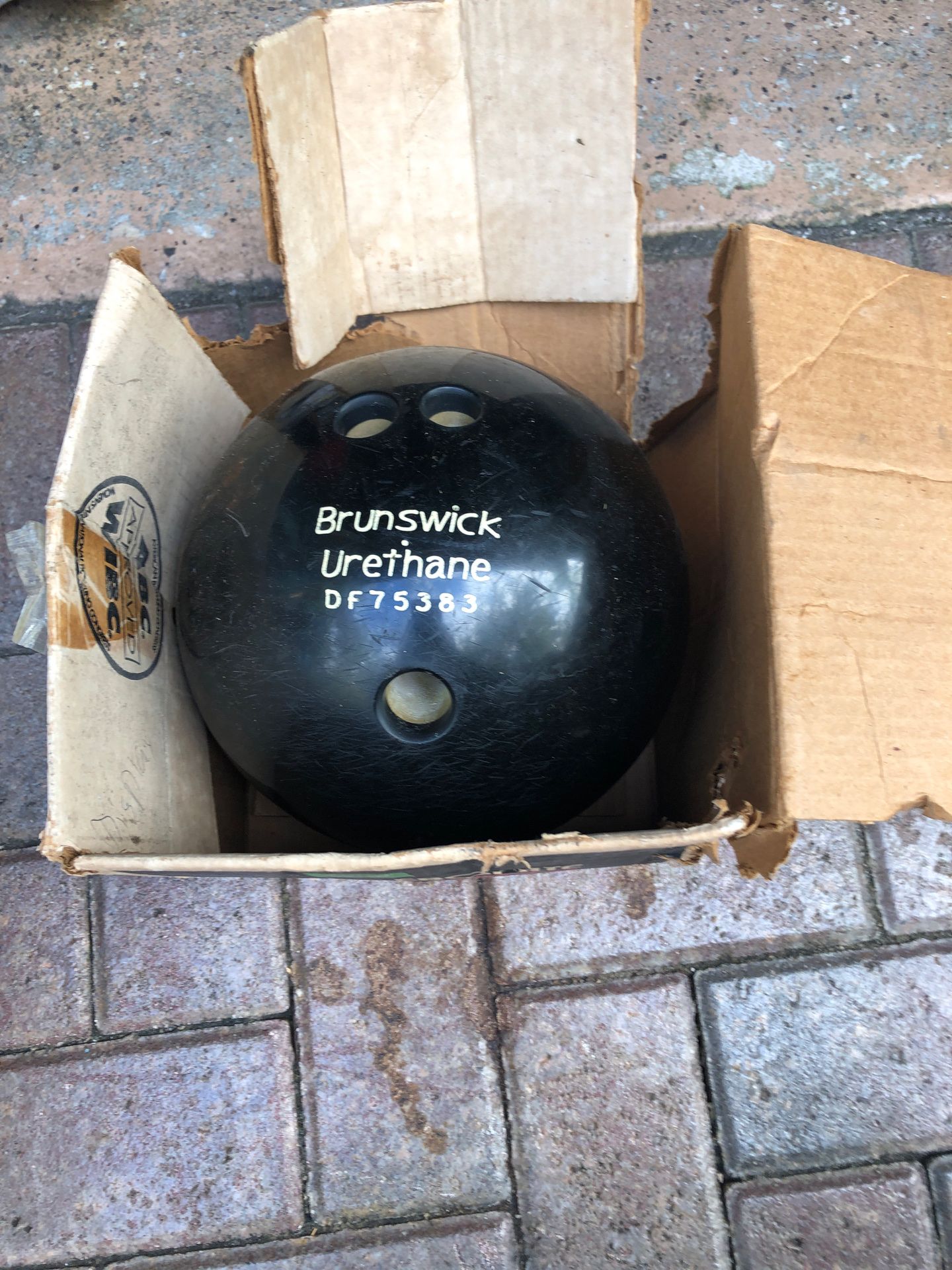 Brunswick bowling ball...raspberry pearl,...weight : 14 37 ... custom top weight 2 20...Urethane Ebonite brand