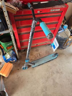 SWAGTRON stunt scooter